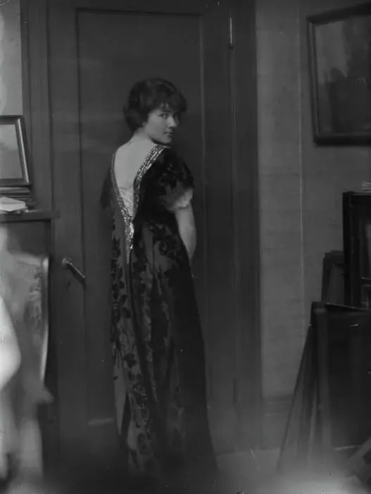 Framed Print : Breckenfeld, Meta, Miss, portrait photograph, 1913. Creator: Arnold Genthe Framed Print : Breckenfeld, Meta, Miss, portrait photograph, 1913. Creator: Arnold Genthe