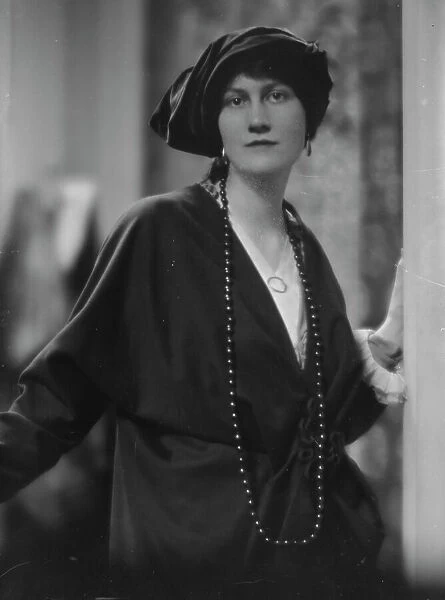 Breese, Frances, Miss, portrait photograph, 1914 Apr. 20. Creator: Arnold Genthe