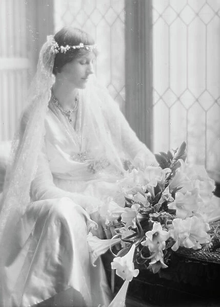 Breese wedding, portrait photograph, 1915. Creator: Arnold Genthe