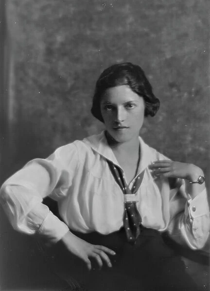 Brethman, Alla, Miss, portrait photograph, 1917 Sept. 29. Creator: Arnold Genthe