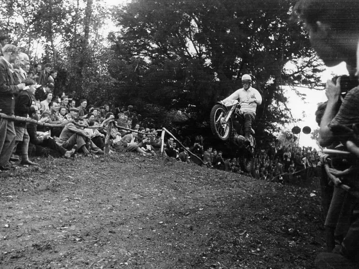 Framed Print : Brian Stonebridge riding a 498 Matchless at Brands Hatch, Kent, 1952 Framed Print : Brian Stonebridge riding a 498 Matchless at Brands Hatch, Kent, 1952