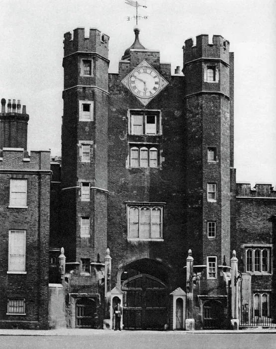 Framed Print : Brick gatehouse for a royal hunting lodge in St Jamess, London, 1926-1927. Artist: McLeish