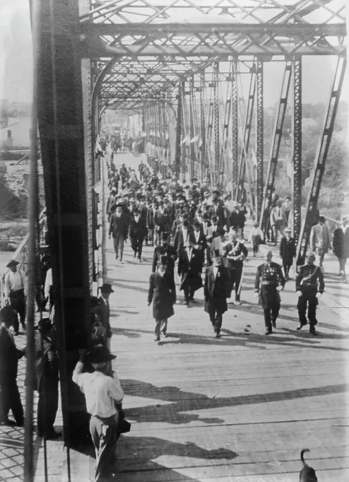 Framed Print : Bridge to Mexico, between c1915 and c1920. Creator: Bain News Service Framed Print : Bridge to Mexico, between c1915 and c1920. Creator: Bain News Service