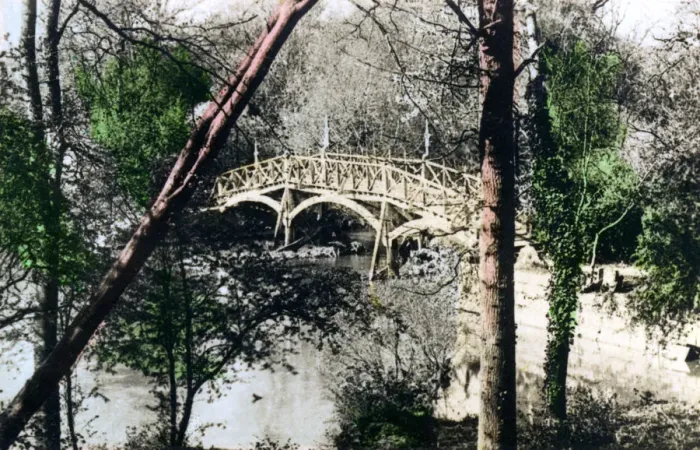 Framed Print : Bridge over the River Thames at Nuneham Courtenay, Oxfordshire, 1926. Artist: Cavenders Ltd Framed Print : Bridge over the River Thames at Nuneham Courtenay, Oxfordshire, 1926. Artist: Cavenders Ltd