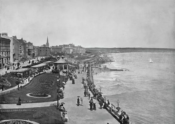 Framed Print : Bridlington - Looking Down the Princes Parade, 1895 Framed Print : Bridlington - Looking Down the Princes Parade, 1895