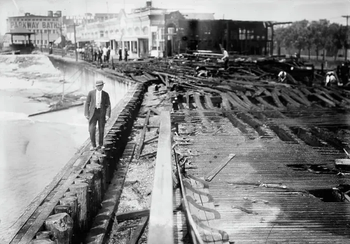 Framed Print : Brighton Beach fire, 1912, 1912. Creator: Bain News Service Framed Print : Brighton Beach fire, 1912, 1912. Creator: Bain News Service
