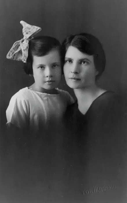 Framed Print : Briner (née Blagovidova) Vera Dmitrievna with her daughter Irina, 1929. Creator: Unknown Framed Print : Briner (née Blagovidova) Vera Dmitrievna with her daughter Irina, 1929. Creator: Unknown