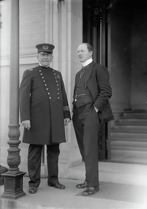 Framed Print : British Commission To U.S. - Inspector D.O. O'Donnell Talking To D.C. Policeman, 1917. Creator: Harris & Ewing. British Commission To U.S. - Inspector D.O. O'Donnell Talking To D.C. Policeman, 1917. Creator: Harris & Ewing Framed Print : British Commission To U.S. - Inspector D.O. O'Donnell Talking To D.C. Policeman, 1917. Creator: Harris & Ewing. British Commission To U.S. - Inspector D.O. O'Donnell Talking To D.C. Policeman, 1917. Creator: Harris & Ewing