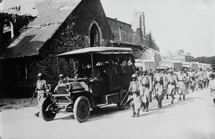 Framed Print : British funeral, Cugny, between c1915 and c1920. Creator: Bain News Service Framed Print : British funeral, Cugny, between c1915 and c1920. Creator: Bain News Service