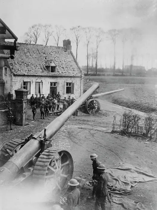 Framed Print : British gun in action, 6 July 1918. Creator: Bain News Service Framed Print : British gun in action, 6 July 1918. Creator: Bain News Service