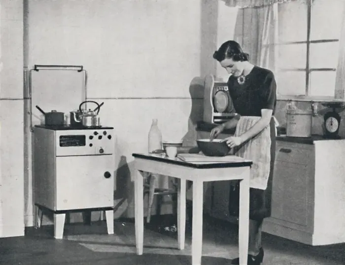 Framed Print : A British kitchen equipped with a cabinet gas cooker, 1942 Framed Print : A British kitchen equipped with a cabinet gas cooker, 1942