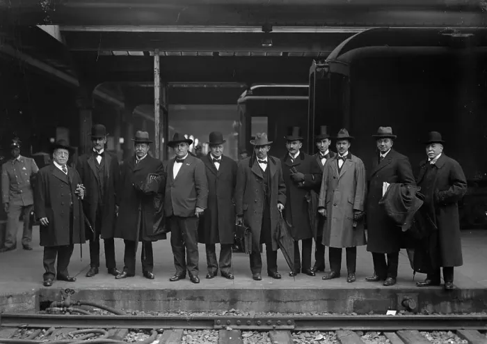 Framed Print : British Labor Committees At Union Station, 1917. Creator: Harris & Ewing. British Labor Committees At Union Station, 1917. Creator: Harris & Ewing Framed Print : British Labor Committees At Union Station, 1917. Creator: Harris & Ewing. British Labor Committees At Union Station, 1917. Creator: Harris & Ewing