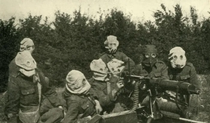 Framed Print : British Machine-gun Section wearing anti-gas masks, First World War, 1914-1918, (c1920) Framed Print : British Machine-gun Section wearing anti-gas masks, First World War, 1914-1918, (c1920)