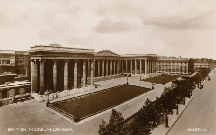Framed Print : British Museum, London, c1920 Framed Print : British Museum, London, c1920