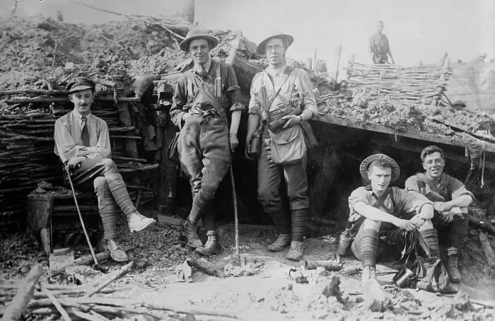 Framed Print : British observers in captured observation post, between c1915 and c1920. Creator: Bain News Service Framed Print : British observers in captured observation post, between c1915 and c1920. Creator: Bain News Service