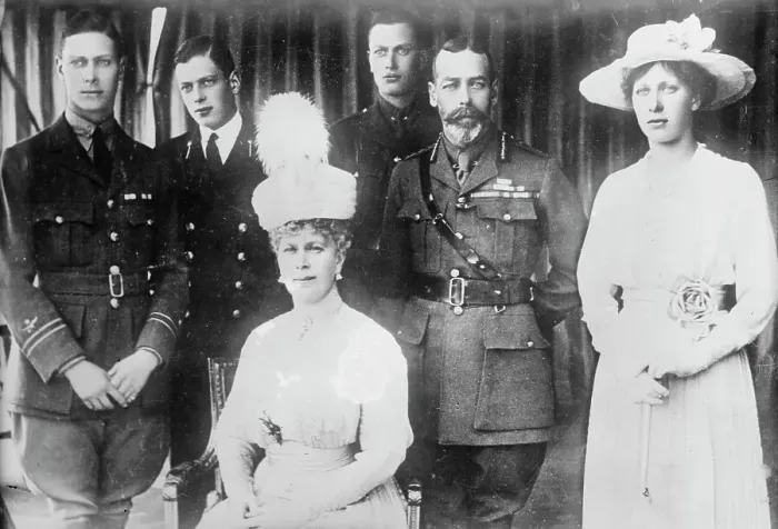 Framed Print : British royal family, between c1915 and c1920. Creator: Bain News Service Framed Print : British royal family, between c1915 and c1920. Creator: Bain News Service