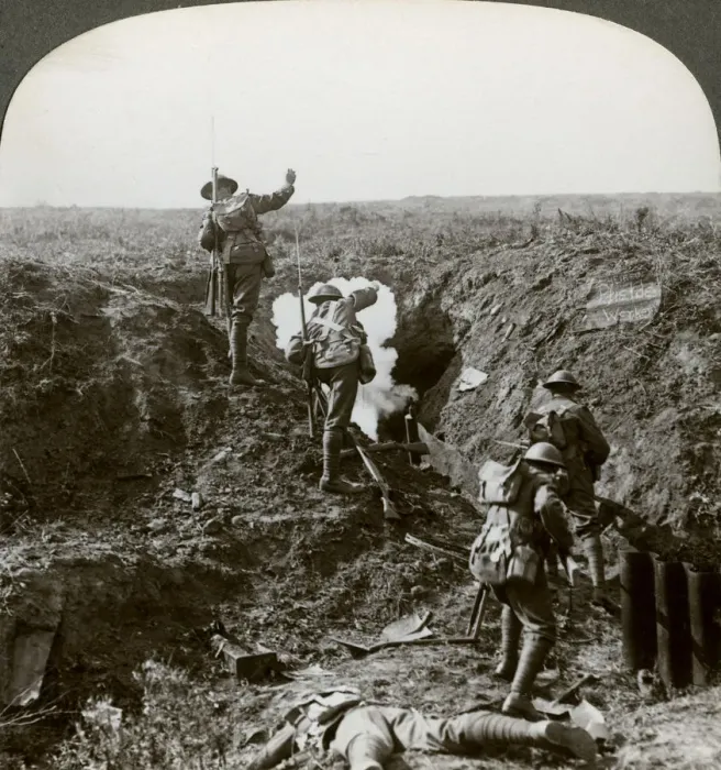 Framed Print : British soldiers attacking the Hindenburg Line, World War I, 1917-1918. Artist: Realistic Travels Publishers Framed Print : British soldiers attacking the Hindenburg Line, World War I, 1917-1918. Artist: Realistic Travels Publishers