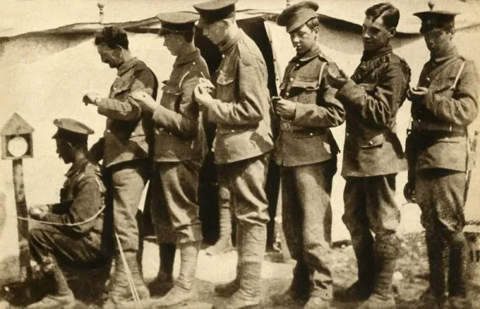 Framed Print : British soldiers synchronising their watches on the front line, First World War, 1914-1918, (1933) Framed Print : British soldiers synchronising their watches on the front line, First World War, 1914-1918, (1933)