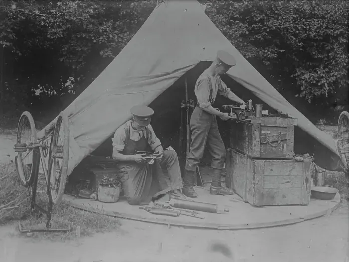 Framed Print : British training - mechanics, between c1915 and 1918. Creator: Bain News Service Framed Print : British training - mechanics, between c1915 and 1918. Creator: Bain News Service