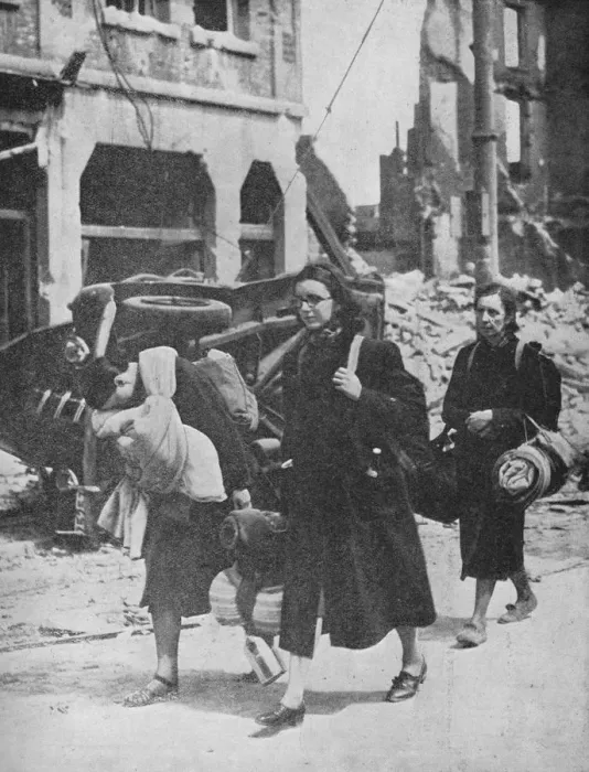 Framed Print : British troops hold out in Louvain as refugees leave the city, 1940, (1940) Framed Print : British troops hold out in Louvain as refugees leave the city, 1940, (1940)