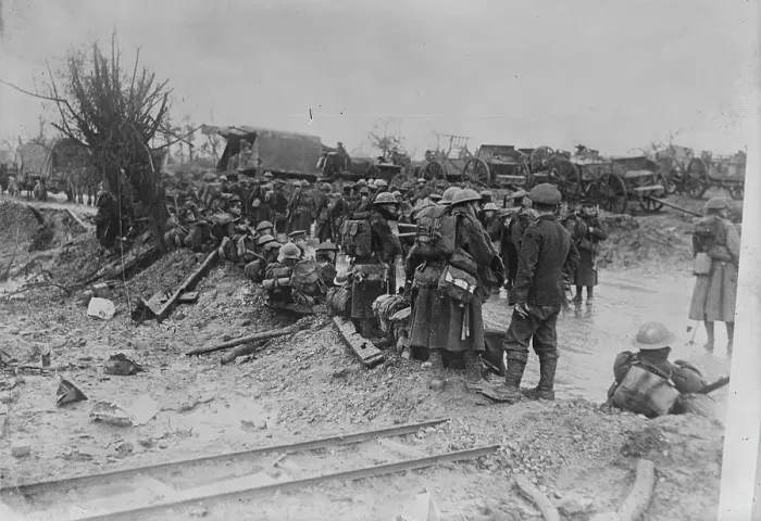 Framed Print : British troops resting on road, between c1915 and 1918. Creator: Bain News Service Framed Print : British troops resting on road, between c1915 and 1918. Creator: Bain News Service