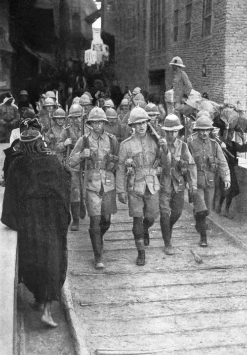 Framed Print : British troops on the way to Baghdad, First World War, 1917, (c1920) Framed Print : British troops on the way to Baghdad, First World War, 1917, (c1920)