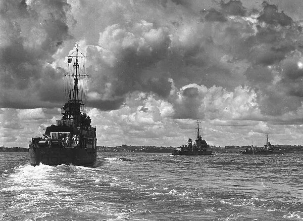 British warships entering Sydney harbour, Australia, 1945