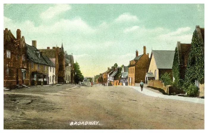 Framed Print : Broadway, Gloucestershire, early 20th century(?) Framed Print : Broadway, Gloucestershire, early 20th century(?)