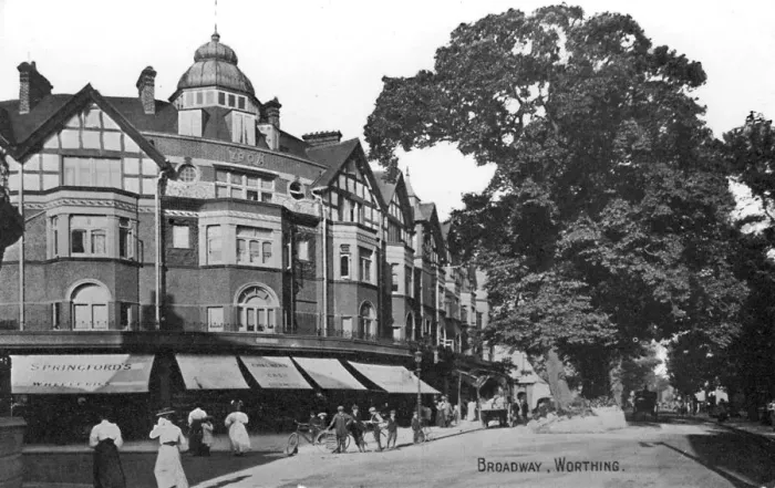 Framed Print : Broadway, Worthing, West Sussex, c1900s-c1920s Framed Print : Broadway, Worthing, West Sussex, c1900s-c1920s
