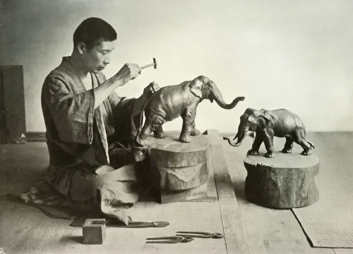 Framed Print : The Bronze Sculptor, 1910. Creator: Herbert Ponting Framed Print : The Bronze Sculptor, 1910. Creator: Herbert Ponting