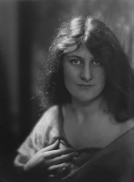 Brown, A. Miss, portrait photograph, 1913. Creator: Arnold Genthe