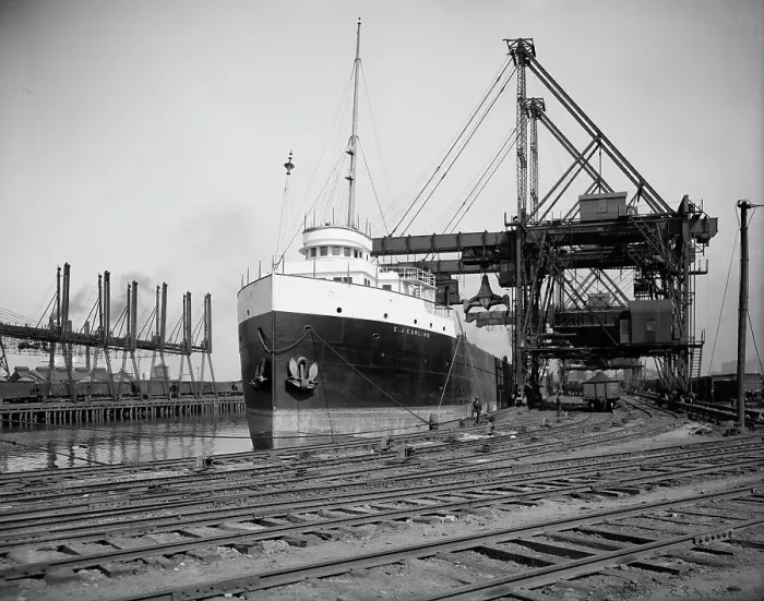 Framed Print : Brown electric hoist, unloading ore, Buffalo, N.Y. c1908. Creator: Unknown