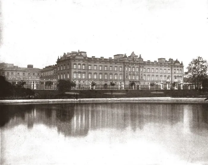 Framed Print : Buckingham Palace, London, 1894. Creator: Unknown Framed Print : Buckingham Palace, London, 1894. Creator: Unknown