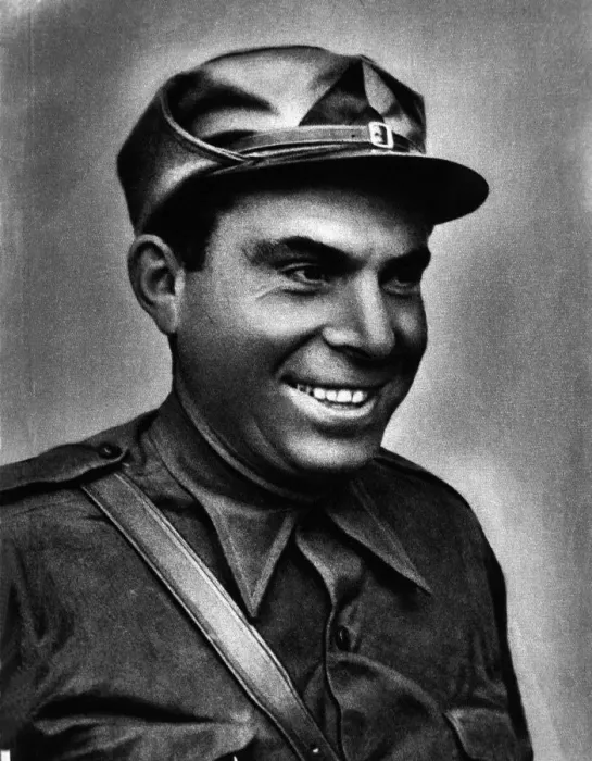 Framed Print : Buenaventura Durruti (1896-1936), Spanish anarchist leader, reproduction of a photograph Framed Print : Buenaventura Durruti (1896-1936), Spanish anarchist leader, reproduction of a photograph