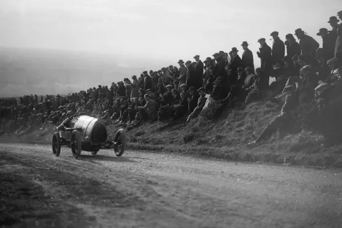 Framed Print : Bugatti Brescia competing in the Essex Motor Club Kop Hillclimb, Buckinghamshire, 1922 Framed Print : Bugatti Brescia competing in the Essex Motor Club Kop Hillclimb, Buckinghamshire, 1922