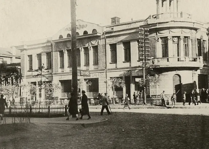 Framed Print : The building of the city's Public Assembly, located at the intersection of Voskresenskaya...1916-17 Creator: Unknown Framed Print : The building of the city's Public Assembly, located at the intersection of Voskresenskaya...1916-17 Creator: Unknown