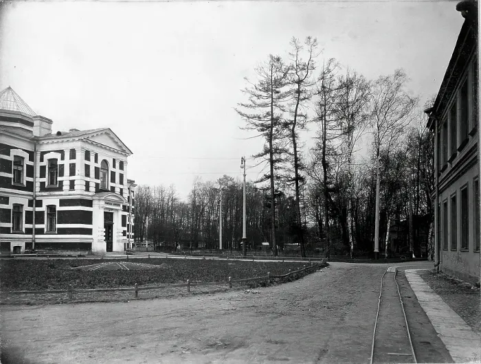 Framed Print : The buildings of the Chemistry Department (left) and the Physiology Department (right)... 1904. Creator: Unknown Framed Print : The buildings of the Chemistry Department (left) and the Physiology Department (right)... 1904. Creator: Unknown