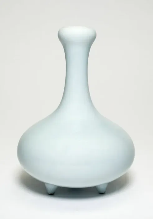 Framed Print : Bulbous-Shaped Vase, Qing dynasty (1644-1911), Qianlong reign mark and period (1736-1795) Framed Print : Bulbous-Shaped Vase, Qing dynasty (1644-1911), Qianlong reign mark and period (1736-1795)