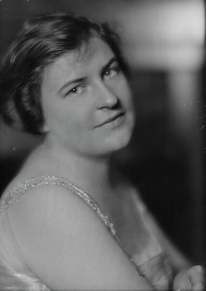 Bulen, Miss, portrait photograph, 1914 Dec. Creator: Arnold Genthe