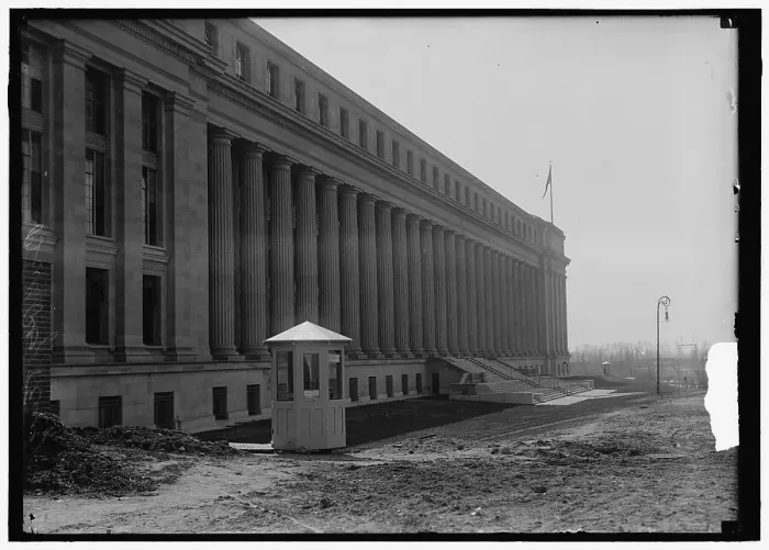 Framed Print : Bureau Of Engraving And Printing, between 1914 and 1918. Creator: Harris & Ewing. Bureau Of Engraving And Printing, between 1914 and 1918. Creator: Harris & Ewing Framed Print : Bureau Of Engraving And Printing, between 1914 and 1918. Creator: Harris & Ewing. Bureau Of Engraving And Printing, between 1914 and 1918. Creator: Harris & Ewing