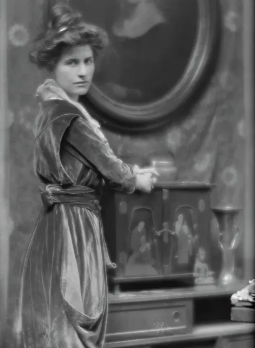 Framed Print : Burns, Florence, Miss, portrait photograph, 1915 Jan. 26. Creator: Arnold Genthe Framed Print : Burns, Florence, Miss, portrait photograph, 1915 Jan. 26. Creator: Arnold Genthe