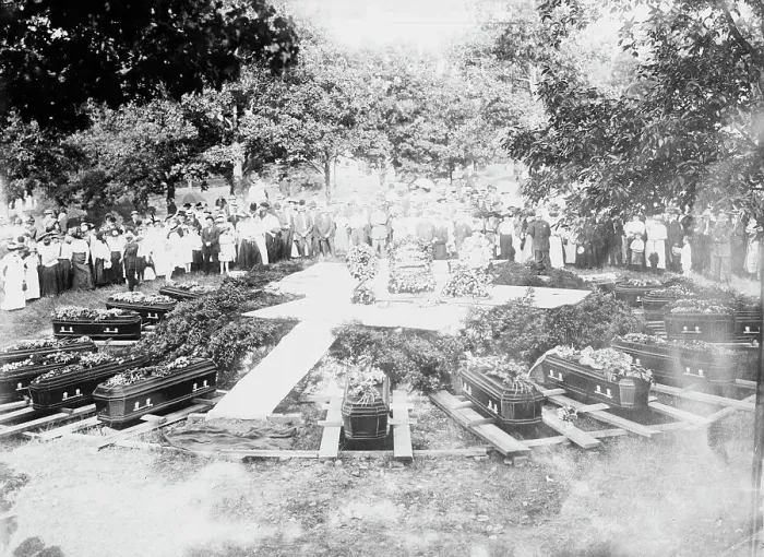 Framed Print : Burying Binghamton dead, 1913. Creator: Bain News Service Framed Print : Burying Binghamton dead, 1913. Creator: Bain News Service