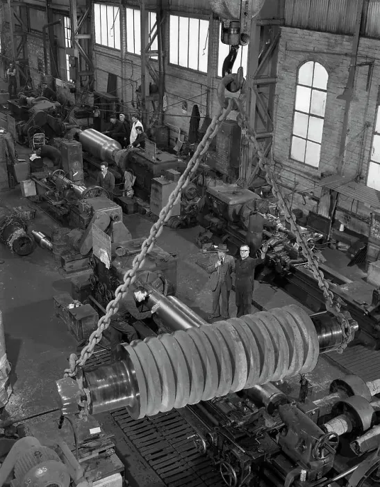 Framed Print : A busy foundry shop floor with lathes, Wombwell, near Barnsley, South Yorkshire, 1963 Framed Print : A busy foundry shop floor with lathes, Wombwell, near Barnsley, South Yorkshire, 1963