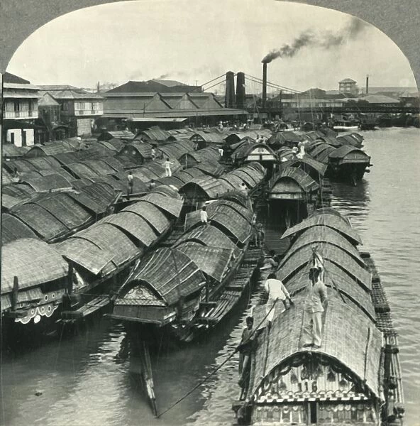A Busy Scene on the Pasig River, Manila, Island of Luzon, P. I. - Cascos, the Cargo Lighters