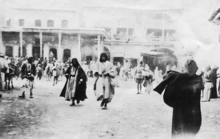 Framed Print : Busy square in Mosul, Mesopotamia, 1918 Framed Print : Busy square in Mosul, Mesopotamia, 1918