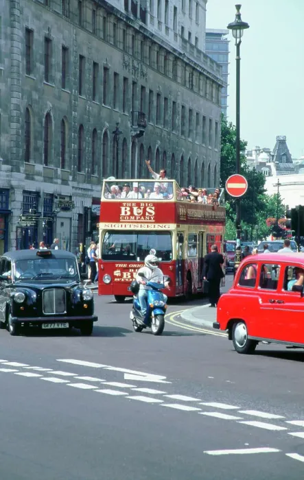 Framed Print : Busy traffic in London 1999 Framed Print : Busy traffic in London 1999