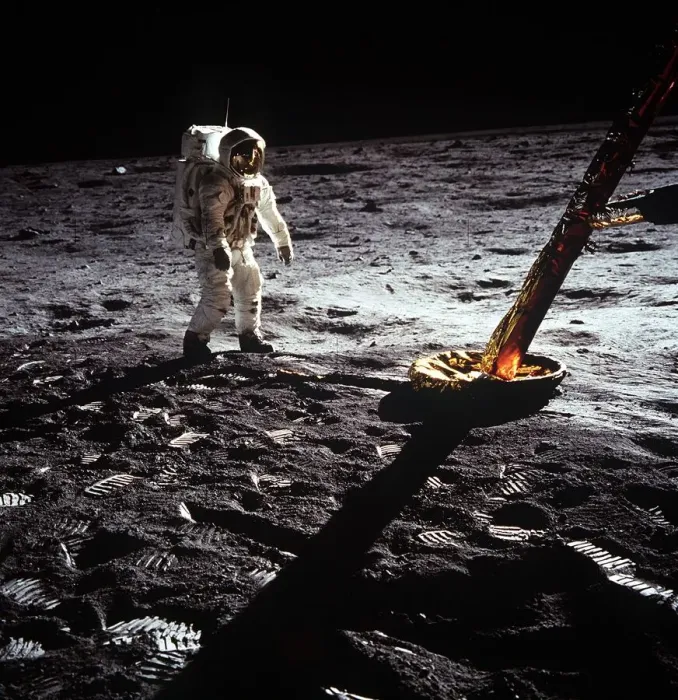 Framed Print : Buzz Aldrin by the leg of the Lunar Module, Apollo II mission, July 1969 Framed Print : Buzz Aldrin by the leg of the Lunar Module, Apollo II mission, July 1969