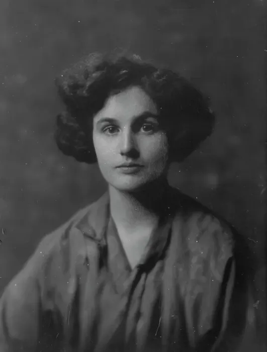 Framed Print : Byrne, Beatrice, Miss, portrait photograph, 1917. Creator: Arnold Genthe