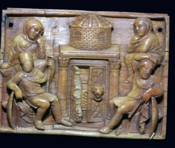 Framed Print : Byzantine ivory panel showing the tomb of Jesus on Easter morning, 5th century