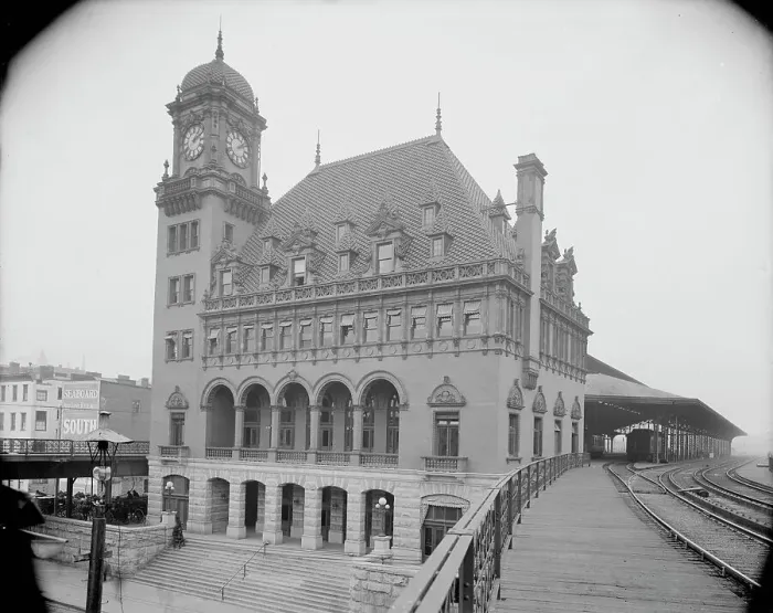 Framed Print : C. and O. Ry. station, Richmond, Va. between 1900 and 1905. Creator: Unknown Framed Print : C. and O. Ry. station, Richmond, Va. between 1900 and 1905. Creator: Unknown